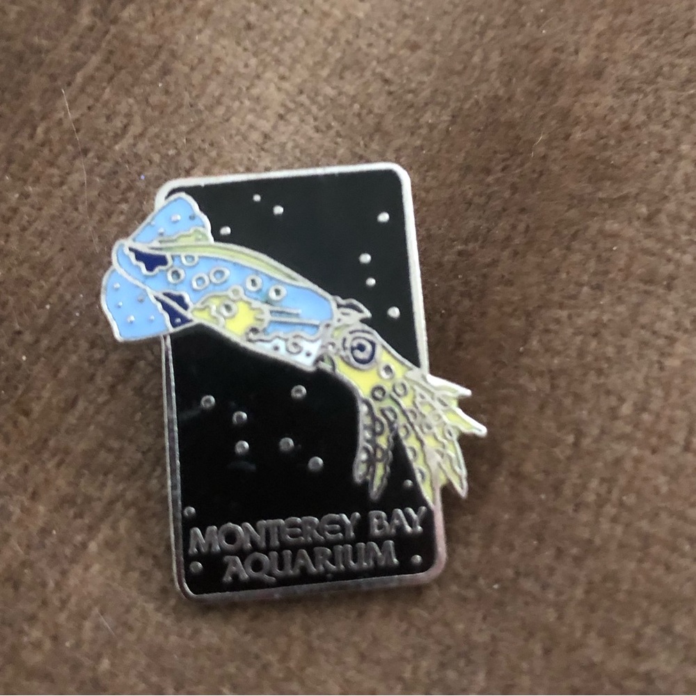 🌴COPY - Monterey Bay Aquarium Enamel Stick Pin - 744 $20 or $15 w/offer